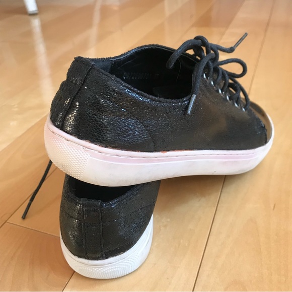 Bossini black sneakers, subtle glitter on the sides for an extra edge 👍 - Picture 3 of 4